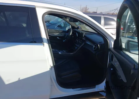 2019 Mercedes-Benz Glc 300 z USA, uszkodzony, nr VIN WDC0G4JB2KF609734